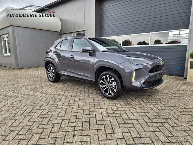 Toyota Yaris Cross 1.5VVT-iE 130PS Automatik Teamplayer Klimaautomatik Sitzheizung Lenkradheizung PDC v+h R&uuml;ckf.Kamera 17-LM abged.Scheiben 2xKeyless DAB+ Bluetooth Touchscreen Apple CarPlay Android Auto 
