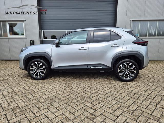 Toyota Yaris Cross 1.5VVT-iE 130PS Automatik Teamplayer Klimaautomatik Sitzheizung Lenkradheizung PDC v+h Rückf.Kamera 17-LM abged.Scheiben 2xKeyless DAB+ Bluetooth Touchscreen Apple CarPlay Android Auto 
