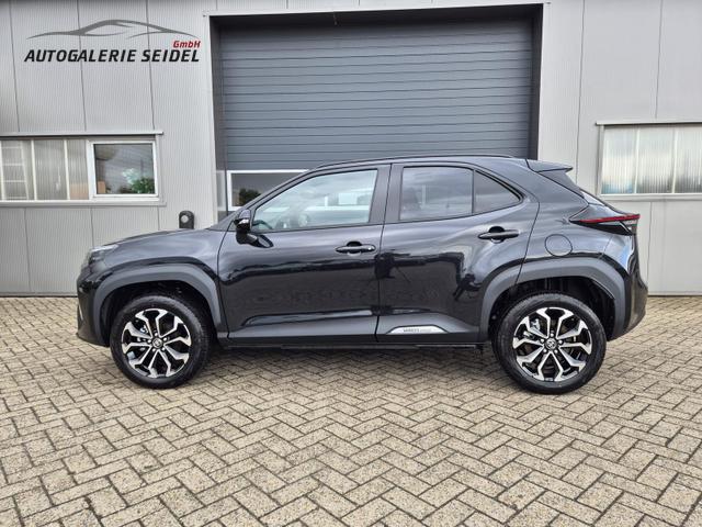Toyota Yaris Cross 1.5VVT-iE 130PS Automatik Teamplayer Klimaautomatik Sitzheizung Lenkradheizung PDC v+h Rückf.Kamera 17-LM abged.Scheiben 2xKeyless DAB+ Bluetooth Touchscreen Apple CarPlay Android Auto 