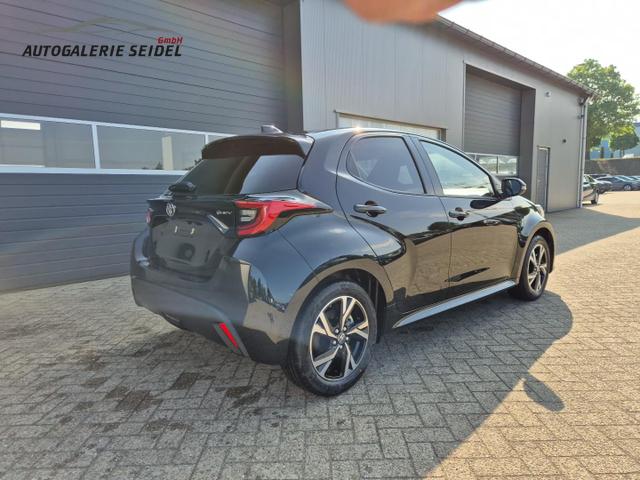 Toyota Yaris 1.5VVT-iE 116PS Automatik Teamplayer Klimaautomatik Sitzheizung Lenkradheizung Rückf.Kamera 16-LM abged.Scheiben 2xKeyless DAB+ Bluetooth Touchscreen Apple CarPlay Android Auto ACC 