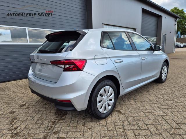 Skoda Fabia 1.0 TSI 115PS DSG Selection 5-türig Rückf.Kamera Parksensoren Sitzheizung Multifunktionslenkrad Klima Skoda-Radio Bluetooth Touchscreen Tempomat Nebelsch. Apple CarPlay + Android Auto 