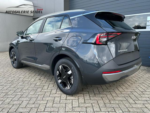 Kia Sportage Vision 1.6 T-GDi 150PS Automatik NEUES MODELL MY26 FACELIFT Sitzheizung Lenkradheizung Klimaautomatik Navi Bluetooth Touchscreen Apple CarPlay Android Auto PDC v+h 17"LM R&uuml;ckf.Kamera ACC 2x Keyless 