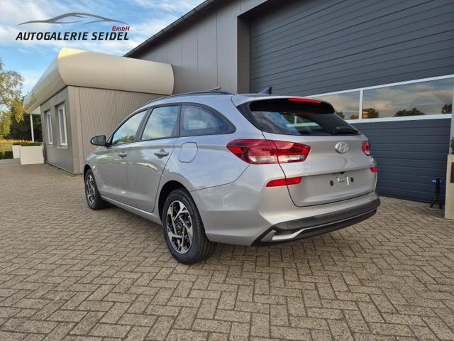 Hyundai i30 Kombi 1.5 T-GDI 95PS Sitzheizung Lenkradheizung Klima Tempomat Navi Apple CarPlay + Android Auto PDC v+h Rückf.Kamera 16-LM 