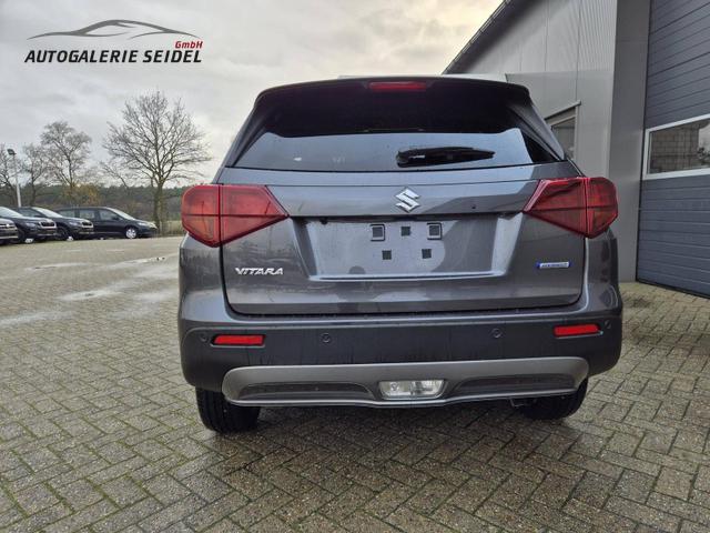 Suzuki Vitara Comfort+ 110PS Automatik MHEV 4x4 ALLGRIP 1.4 Boosterjet Allrad Teilleder Navi Klimaautomatik Sitzheizung ACC PDC v+h Rückf.Kamera Suzuki-Radio Apple CarPlay Android Auto Touchscreen 2xKeyless 17-LM 
