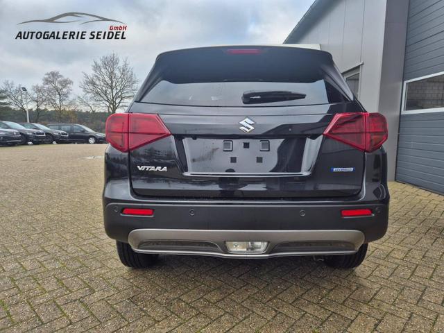 Suzuki Vitara Comfort+ 110PS Automatik MHEV 4x4 ALLGRIP 1.4 Boosterjet Allrad Teilleder Navi Klimaautomatik Sitzheizung ACC PDC v+h Rückf.Kamera Suzuki-Radio Apple CarPlay Android Auto Touchscreen 2xKeyless 17-LM 