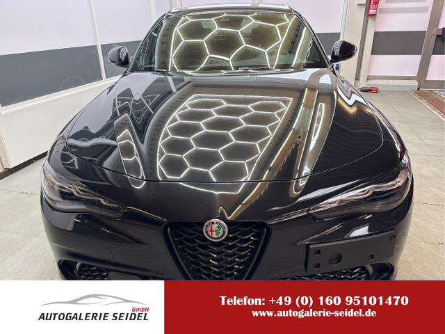Alfa Romeo Giulia - Competizione AUT NAVI SHZ RFK ACC Harman/Kardon