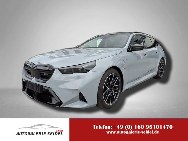 BMW M5 - Touring 4.4 8-Gang Steptronic xDrive