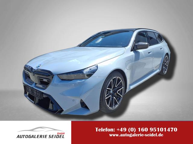 BMW M5 - Touring 4.4 8-Gang Steptronic xDrive