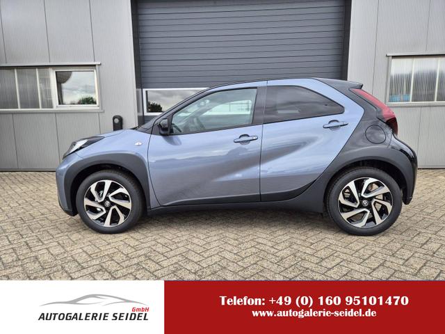 Toyota Aygo X - 1.0 VVT-i 72PS Teamplayer Sitzheizung AbstandsTempomat Multifunktionslenkrad Klima Radio Bluetooth Touchscreen Apple CarPlay + Android Auto 17-LM