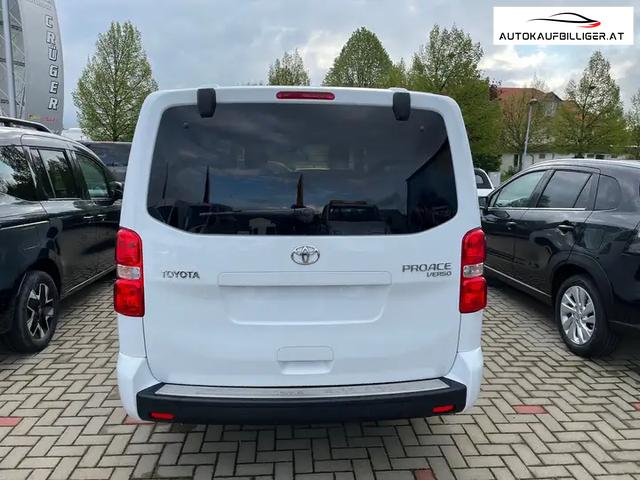 Toyota Proace City L2 Shuttle Black Edition 