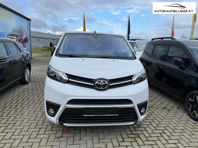 Toyota Proace City L2 Shuttle Black Edition 