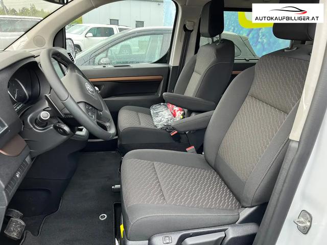 Toyota Proace City L2 Shuttle Black Edition 