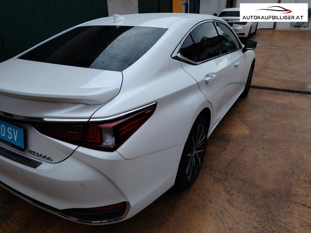 Lexus ES 300h Business Line 2.5 Hybrid 2WD *MWSt ausweisbar**Sofort verf&uuml;gbar* 