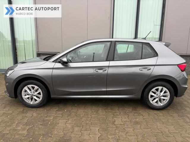 Skoda Fabia Classic LIEFERUNG KOSTENLOS! 1.0 MPI 80PS, 15" ALU, LED-Scheinwerfer, M-Lederlenkrad, Nebelscheinwerfer, Parksensoren vorn + hinten, Rückfahrkamera, Sitzheizung, Tempomat, Klimaanlage, Infotainment 8"+Wireless SmartLink, Fußmatten, Mittelarmlehne vorne 