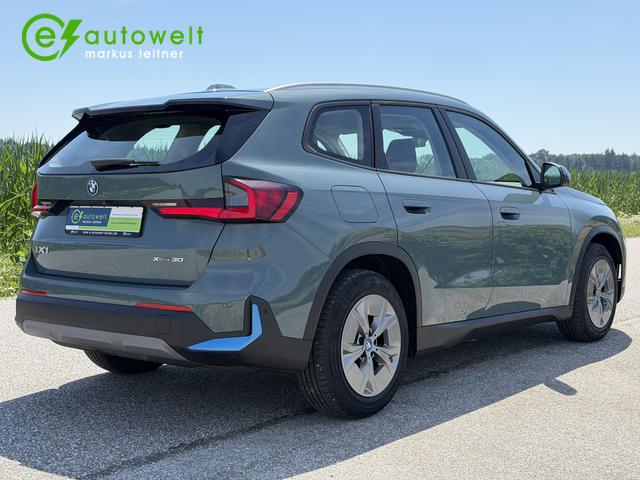 BMW iX1 xDrive30 64,7kWh AHK Premium+Innovationspaket DAP 