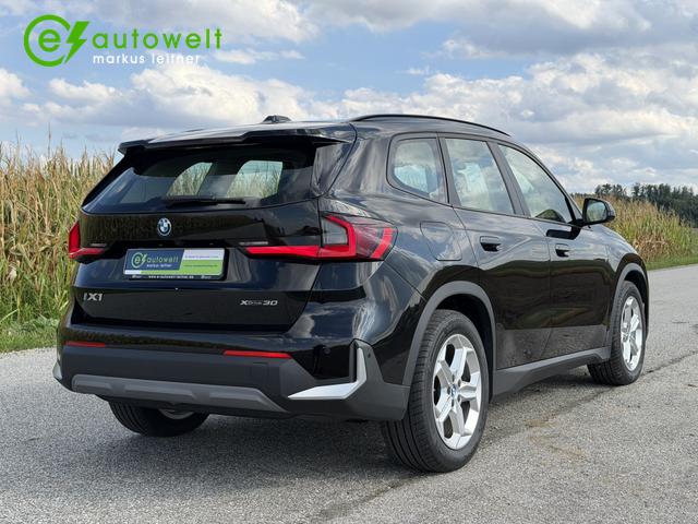 BMW iX1 xDrive30 64,7kWh AHK adapt. LED Komfortzugang RFK 