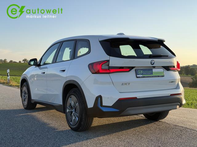 BMW iX1 xDrive30 65kWh HeadUp 360&deg;-Kamera 