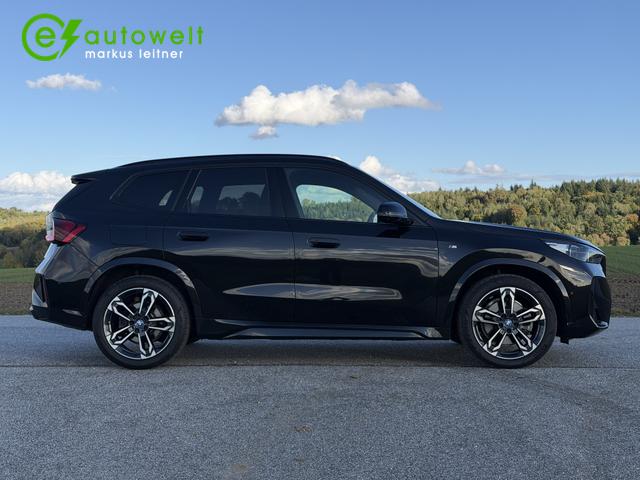 BMW iX1 xDrive30 M Sport AHK Pano Innovationspaket DA Professional 