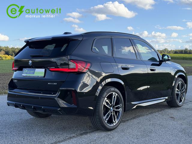 BMW iX1 xDrive30 M Sport AHK Pano Innovationspaket DA Professional 