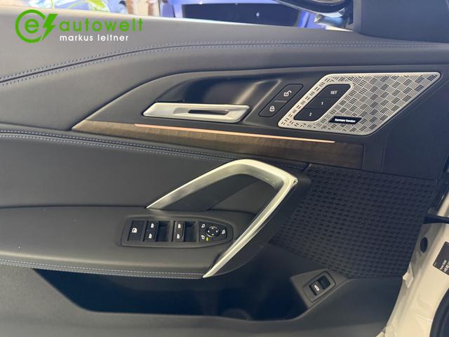 BMW iX1 xDrive30 65kWh M Sport HeadUp 360&deg; 2x Aktivsitz h/k 