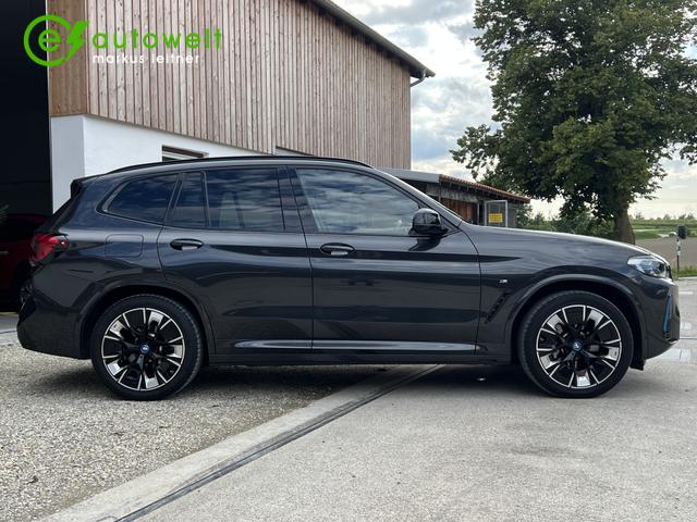 BMW iX3 Impressive Laser AHK Lenkradheizung Edelholz 