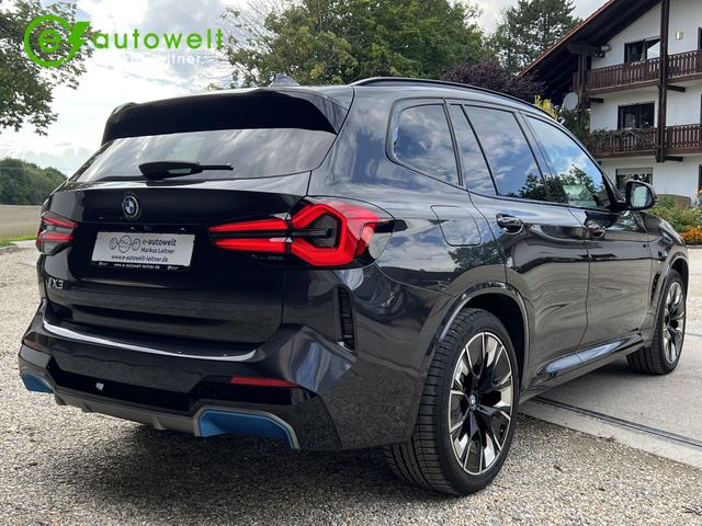 BMW iX3 Impressive Laser AHK Lenkradheizung Edelholz 