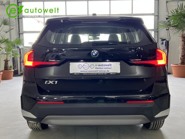 BMW iX1 xDrive30 Innovations-/Komfortpaket HeadUp DAP 