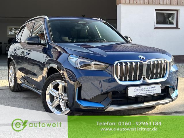 BMW iX1 - xLine xDrive30 Innovation Travel Premium Panoramadach