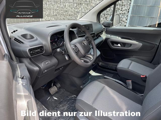 Toyota Proace City Verso Long 1.2P Shuttle Light 