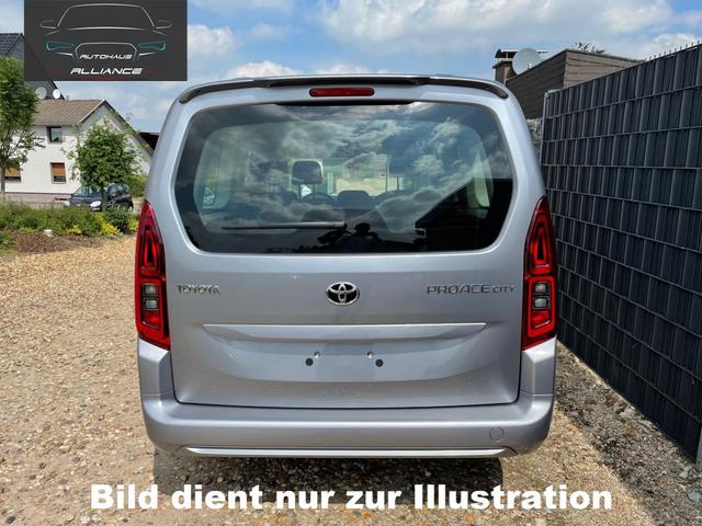 Toyota Proace City Verso Long 1.2P Shuttle Light 