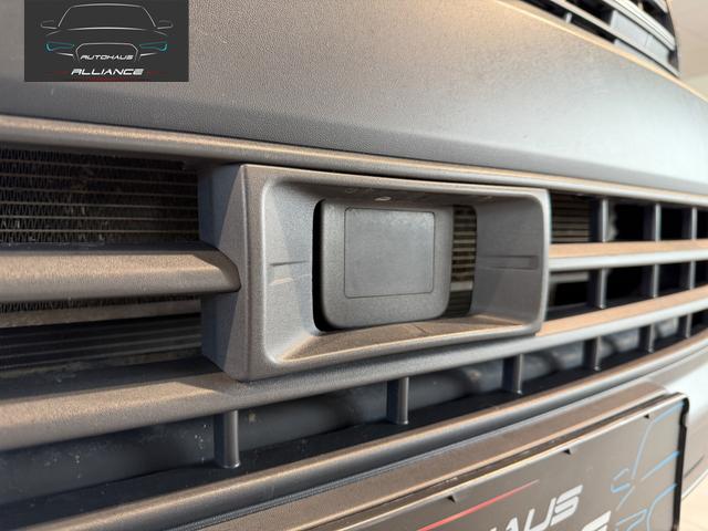 Volkswagen T6 Transporter 2.0 TDI 4Motion Kombi lang Rollstuhl Behindertengerecht 