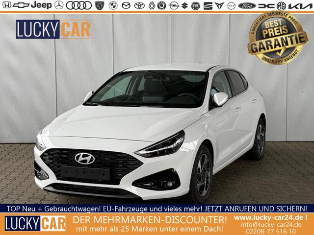 Gebrauchtfahrzeug Hyundai i30 Fastback - 1,5 T-GDi MHEV Life / Navi PDC V.&H.m.Kamera LED m.Kurvenl./ Sitz & Lenkr.Heiz./ Klimaautom./ Regensensor Keyless Go Alu16 "Frei Haus geliefert ab der 2. Bestellung"