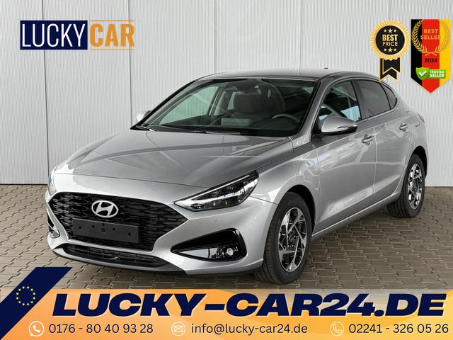 Gebrauchtfahrzeug Hyundai i30 Fastback - 1,5 T-GDi MHEV Life / Navi PDC V.&H.m.Kamera LED m.Kurvenl./ Sitz & Lenkr.Heiz./ Klimaautom./ Alu16 "Frei Haus geliefert"