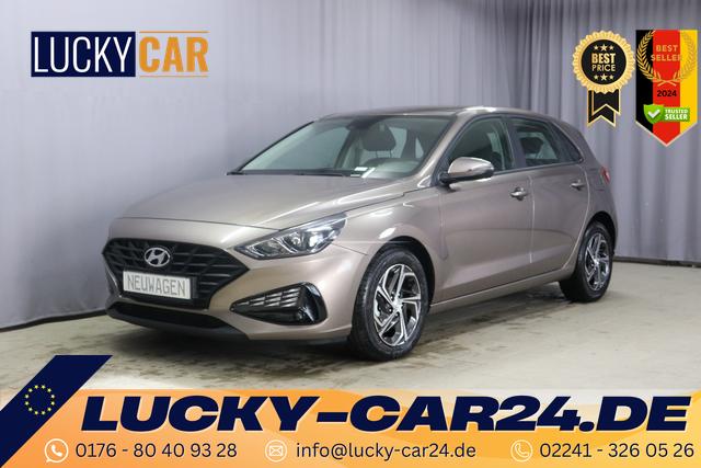 Lagerfahrzeug Hyundai i30 - Comfort 1.0 T-GDi 7DCT FL DCT Automatikgetriebe, Klimaanlage, Sitzheizung, Lederlenkrad, Radio DAB, Freisprecheinrichtung, Lichtsensor, Tempomat, Einparkhilfe hinten, Nebelscheinwerfer, 16 Zoll Leichtmetallfelgen, uvm.