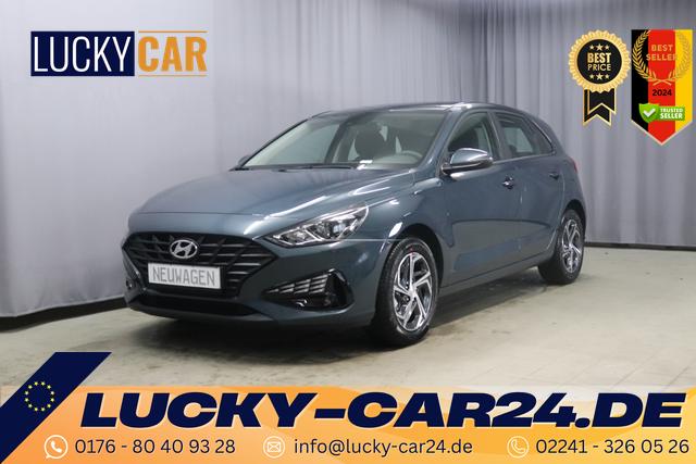 Lagerfahrzeug Hyundai i30 - Comfort 1.5 FL 81kW Klimaanlage, Sitzheizung, Lederlenkrad, Radio DAB, Freisprecheinrichtung, Tempomat, Lichtsensor, Einparkhilfe hinten, Nebelscheinwerfer, 16 Zoll Leichtmetallfelgen, uvm.