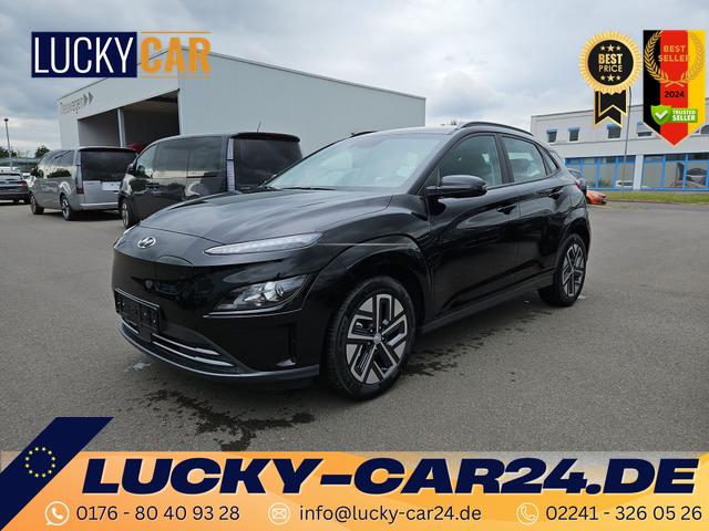 Lagerfahrzeug Hyundai KONA - Select Elektro 100 kW (136 PS) 39,2kWh Klimaautomatik, Radio mit DAB, Apple CarPlay, Android Auto, Bluetooth Freisprecheinrichtung, Rückfahrkamera, Lenkradheizung, Sitzheizung, Lichtsensor, 17" Leichtmetallfelgen, uvm.