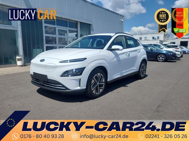 Lagerfahrzeug Hyundai KONA - Select Elektro 150 kW (204 PS) Effizienz-Paket Klimaautomatik, Radio mit DAB, Apple CarPlay, Android Auto, Bluetooth Freisprecheinrichtung, Rückfahrkamera, Lenkradheizung, Sitzheizung, Lichtsensor, 17" Leichtmetallfelgen, uvm.