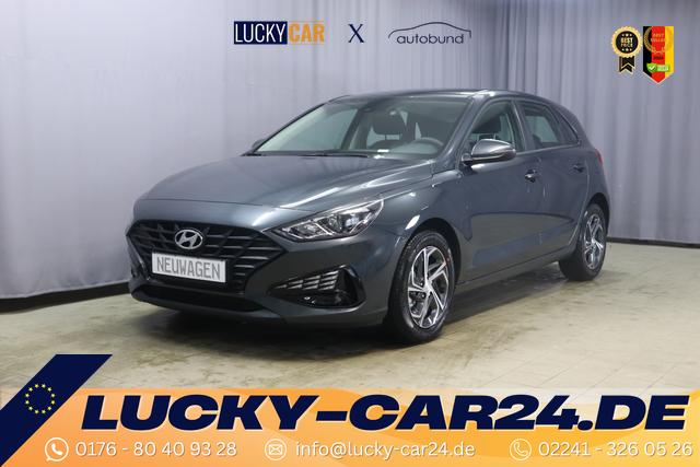 Lagerfahrzeug Hyundai i30 - Comfort 1.0 T-GDi 7DCT FL, DCT Automatikgetriebe, Klimaanlage, Sitzheizung, Lederlenkrad, Radio DAB, Freisprecheinrichtung, Lichtsensor, Tempomat, Einparkhilfe hinten, Nebelscheinwerfer, 16 Zoll Leichtmetallfelgen, uvm.