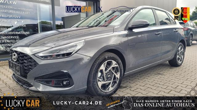Lagerfahrzeug Hyundai i30 - Family HB Family Navi LED Shzg Lhzg PDC Cam Keyless