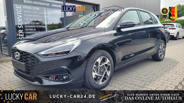 Lagerfahrzeug Hyundai i30 - Family HB Family Navi LED Shzg Lhzg PDC Cam Keyless