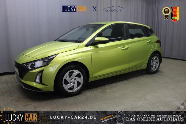 Lagerfahrzeug Hyundai i20 - Comfort 1.2 58 kW (79 PS) Klimaanlage, Navigationssystem, Radio mit DAB, Apple CarPlay & Android Auto, Rückfahrkamera, Einparkhilfe hinten, Lichtsensor, Spurhalteassistent, Fernlichtassistent, Verkehrszeichenassistent uvm.