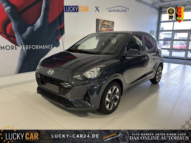 Lagerfahrzeug Hyundai i10 - GO  1.2 MT 58 kW (79 PS) Klimaautomatik, Navigationssystem, Apple CarPlay & Android Auto, Sitzheizung, Lenkradheizung, Einparkhilfe hinten, Rückfahrkamera, Privacy Glass, 15" Leichtmetallfelgen, uvm.