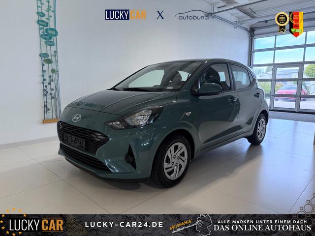 Lagerfahrzeug Hyundai i10 - GO 1.0 MT 46 kW (63 PS) Klimaanlage, Sitzheizung, Lenkradheizung, Navigationssystem, Radio, DAB, Bluetooth, Android Auto, Apple CarPlay, Rückfahrkamera, Einparkhilfe hinten, Fernlichtassistent, Lichtsensor, uvm.
