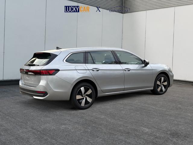 Volkswagen / Passat Variant / Silber / / / DSG+AHK+MASSAGE+NAVI+ACC+KAMERA+LED+17 ALU
