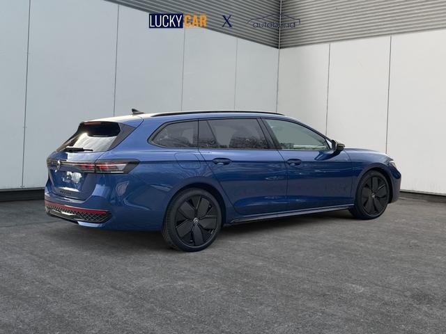 Volkswagen / Passat Variant / Blau / / / 4WD+BLACK+PANO+AHK+DCC+MATRIX+HARMAN