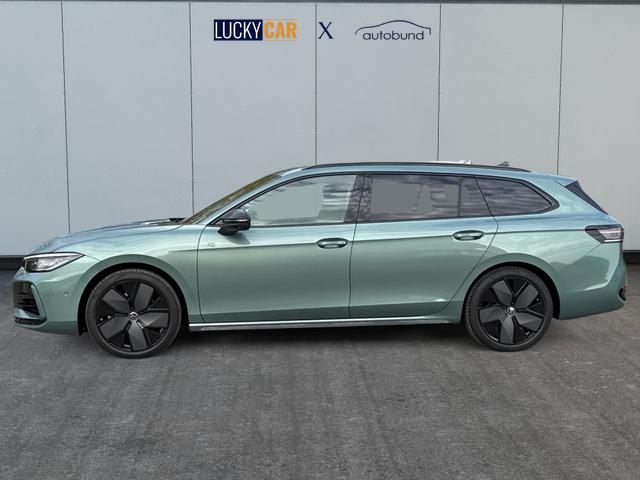 Volkswagen / Passat Variant / Grün / / / 4WD+BLACK+PANO+AHK+DCC+MATRIX+HARMAN