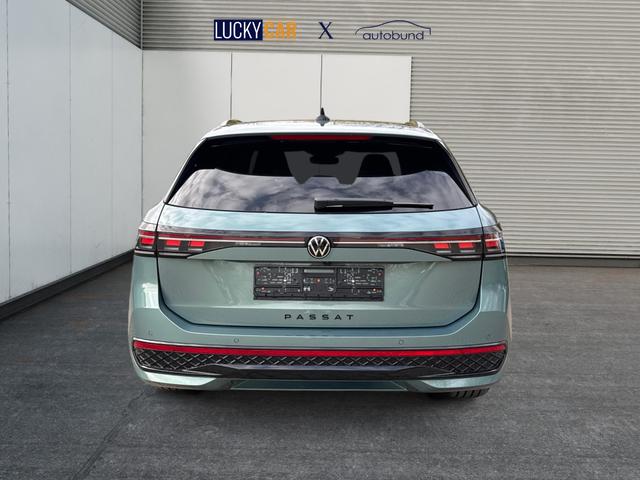 Volkswagen / Passat Variant / Grün / / / 4WD+BLACK+PANO+AHK+DCC+MATRIX+HARMAN