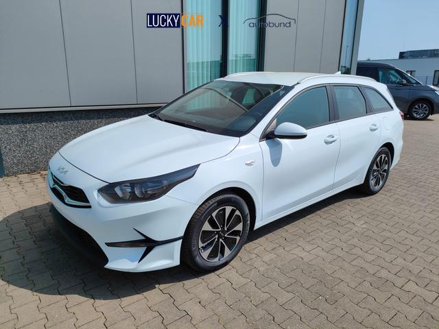 Kia Ceed Sportswagon Spin 1.5 T-GDI 140PS 6-Gang, Weiß, 16" Alufelgen, Klimaanlage, Winter-Paket, Navigationssystem 10,25", Parksensoren hinten, Rückfahrkamera, Tempomat, Dachreling, Beheiztes Lederlenkrad, ZV mit Fernbedienung, Reserve-Notrad 