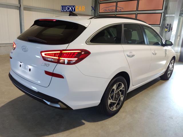 Hyundai / i30 Kombi / Weiß / / / , Beispielbilder, ggf. teilweise mit Sonderausstattung