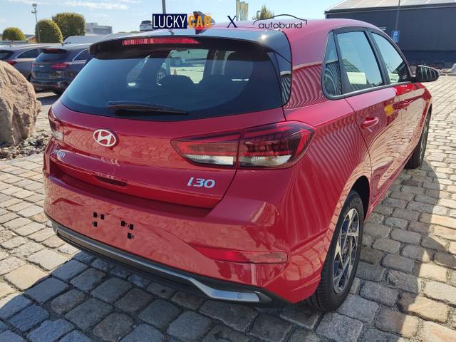 Hyundai / i30 / Rot / / / , Beispielbilder, ggf. teilweise mit Sonderausstattung